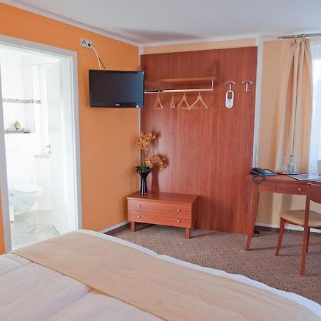 Aristo Hotel Фильдерштадт Экстерьер фото