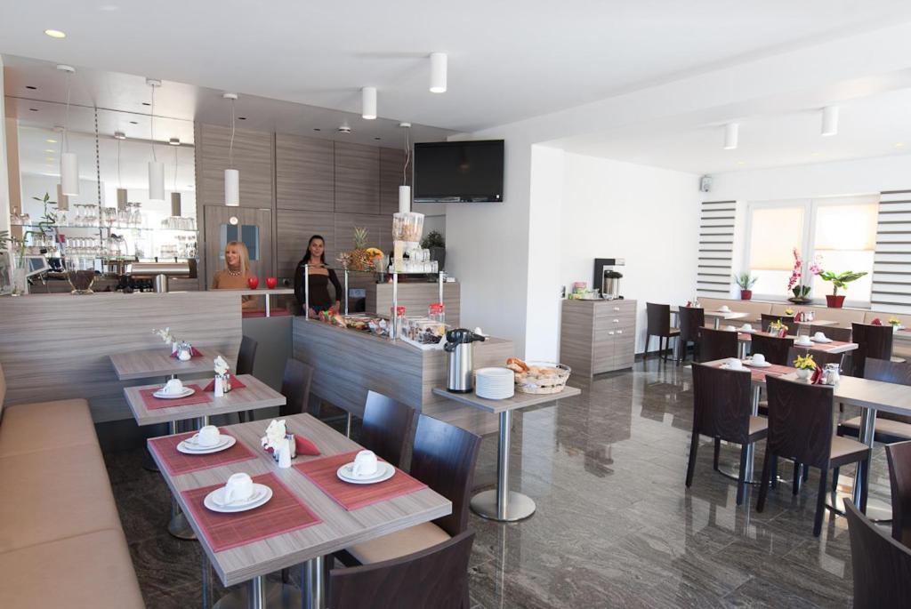 Aristo Hotel Фильдерштадт Экстерьер фото